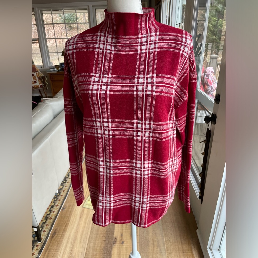 Tahari White, Red, (small silver lines) Plaid Mock Turtleneck Sweater M